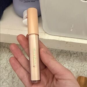 Rare Beauty Soft Radiance Liquid Concealer - Light Beige